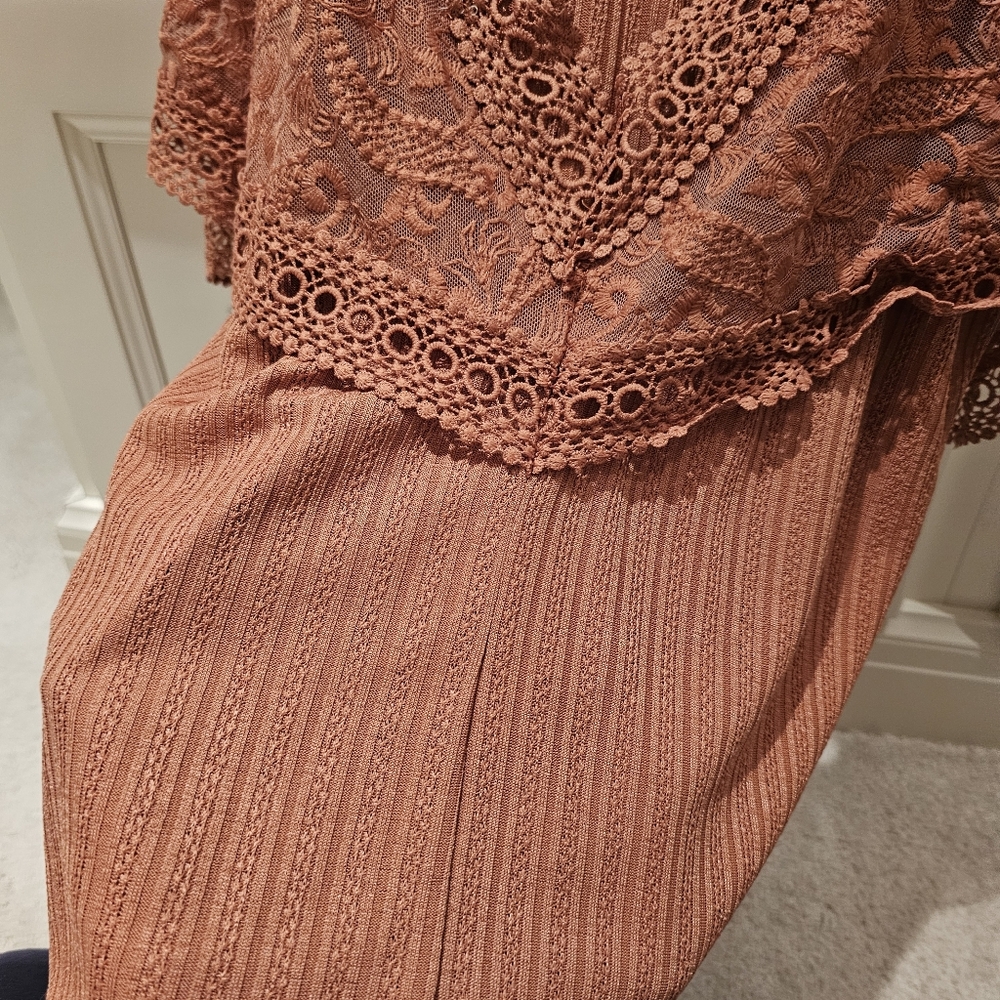 BKE gimmicks Rusty Rose Crochet Cold-Shoulder Blouse Medium New Top NWT - Picture 7 of 14